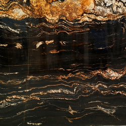 Black Taurus Granit – Edler, tiefschwarzer Naturstein mit gold-bronzenen Adern, ideal für luxuriöse Innen- und Außenbereiche.







