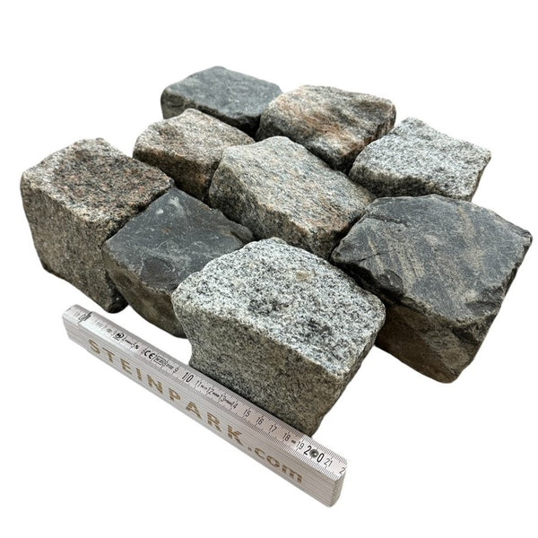 Naturstein Tilmes – Granit & Basalt Kleinsteinpflaster bunt 8-11 cm: Langlebig, allseitig gespalten, vielseitig, ideal für Wege, Plätze und Einfahrten, lose oder im Big Bag.